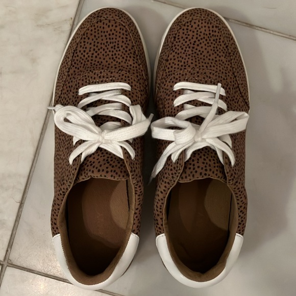 OLD NAVY Cheetah Sneakers - Picture 3 of 6
